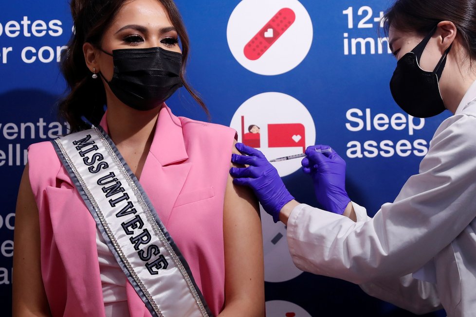 Miss Universe Andrea Meza obdržela vakcínu proti covidu (26.5.2021)