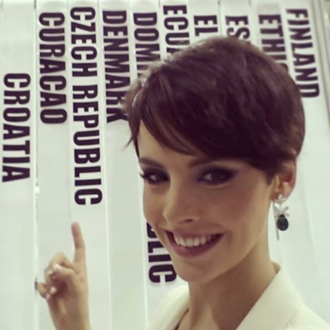 Gabriela KRatochvílová a šerpy pro missky, které se zúčastnily Miss Universe 2013