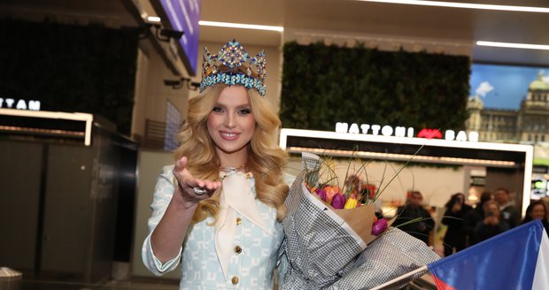Miss World 2024 Krystyna Pyszková po příletu domů