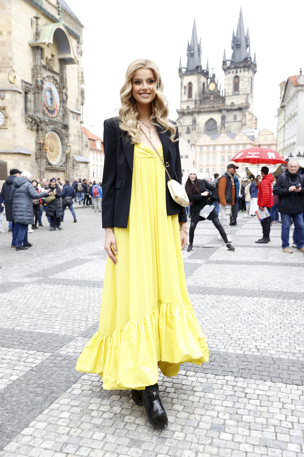 Miss World 2024 Krystyna Pyszková na Staroměstském náměstí v Praze