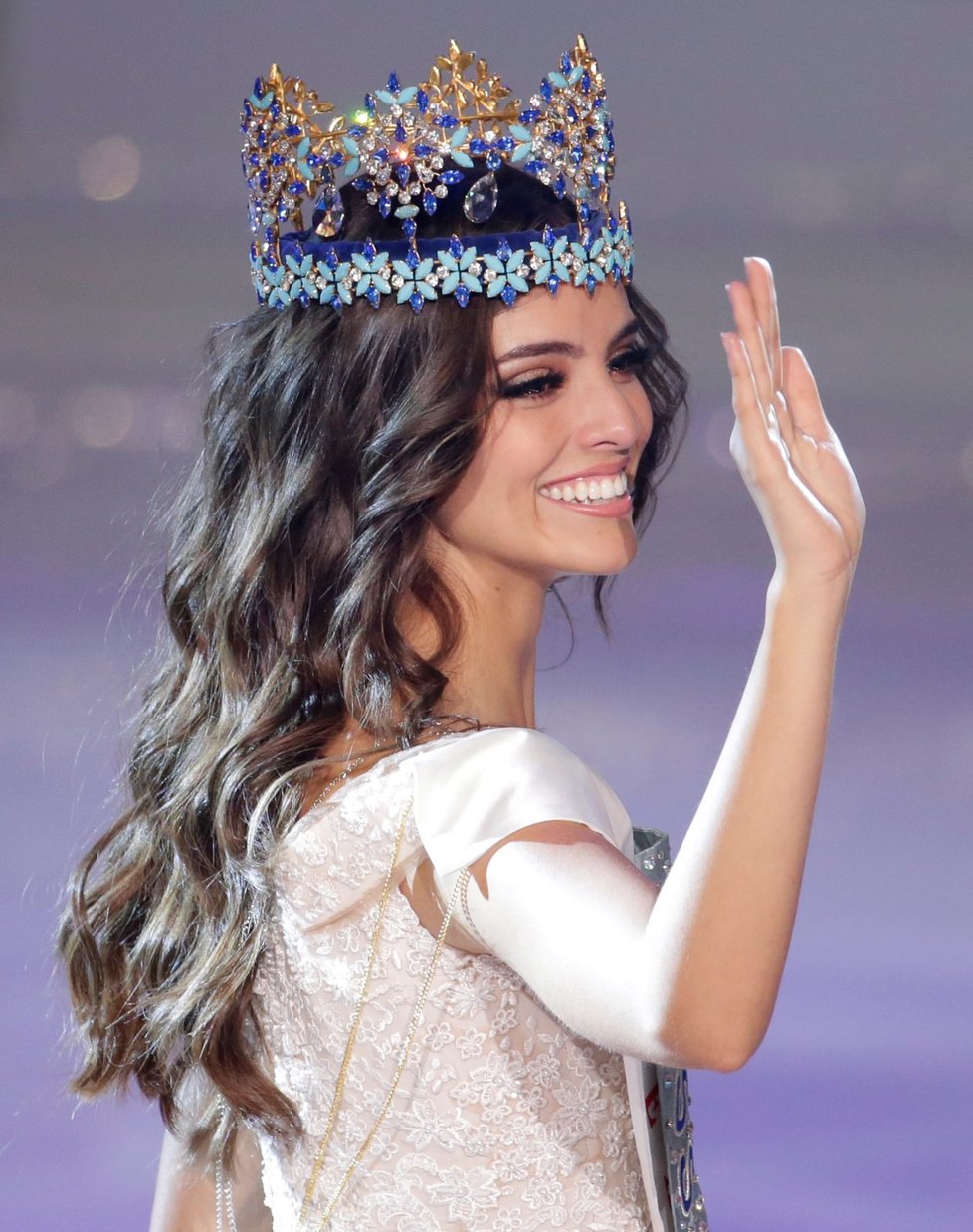 Miss World se dnes v čínském městě San-ja stala 26letá Mexičanka Vanessa Ponceová de Leonová