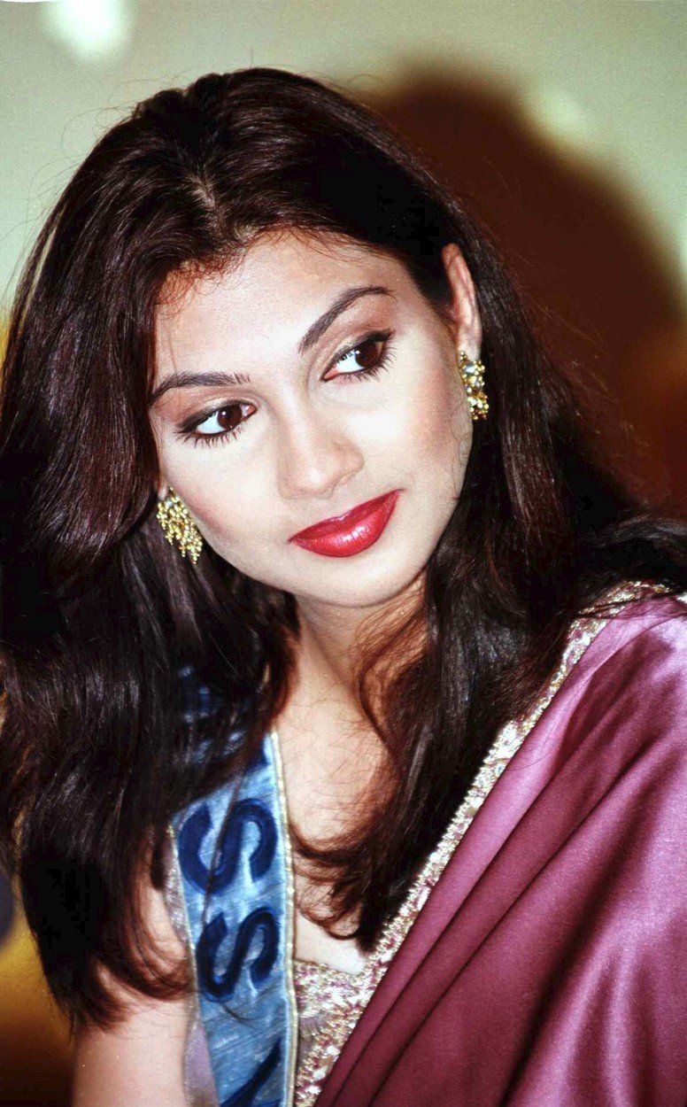 1999 - Yukta Mookhey, Indie