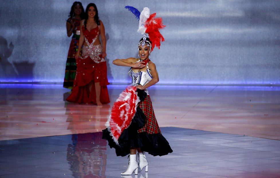 Na Miss World nechyběla ani vystoupení kandidátek - oblékly rozličné kostýmy, zpívaly i tančily (14.12.2019)