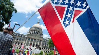 Mississippi odstraní z vlajky kontroverzní znak Konfederace