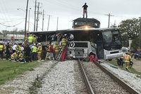 Srážka vlaku s autobusem v Mississippi: Nejméně čtyři mrtví, desítky zraněných