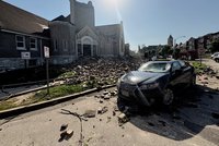 Extrémní bouře a tornáda se prohnala USA: Nejméně 21 mrtvých, úřady vyhlásily stav nouze