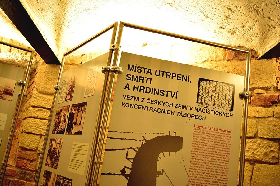 Výstava „Místa utrpení, smrti a hrdinství“ odhaluje hrůzy holokaustu.