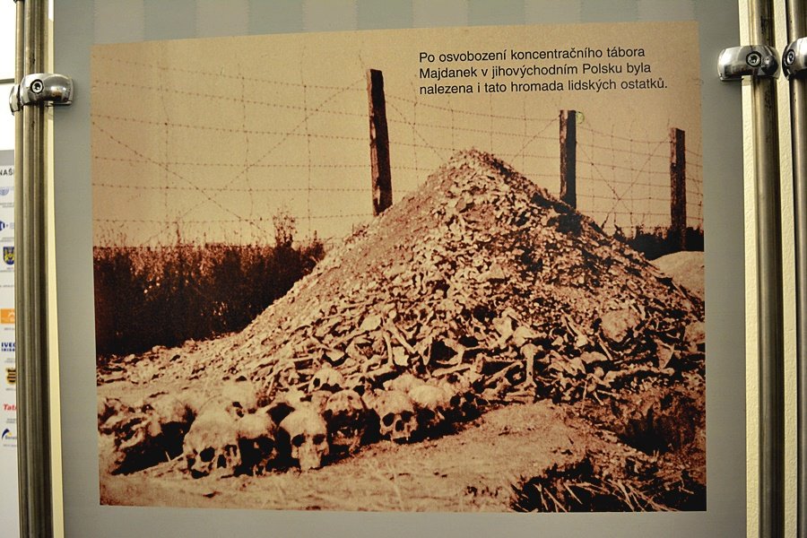 Výstava &#34;Místa utrpení, smrti a hrdinství&#34; odhaluje hrůzy holokaustu