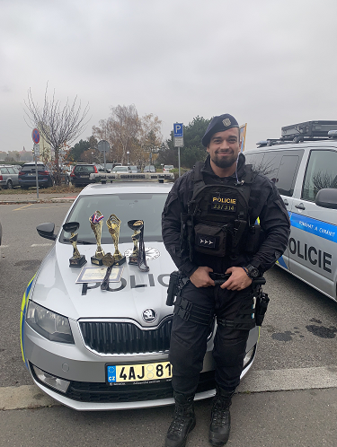 Policista (22) Filip Rotter získal dvě zlaté medaile v silovém trojboji a trhl nový světový rekord v mrtvém tahu na MS GPC 2021 v polské Pabianice