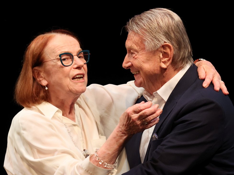 Iva Janžurová a Josef Dvořák získali cenu za celoživotní přínos showbyznysu.