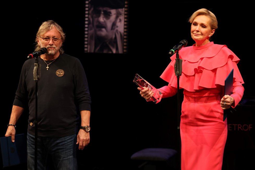 Helena Vondráčková a Dalibor Janda získali cenu za celoživotní přínos showbyznysu