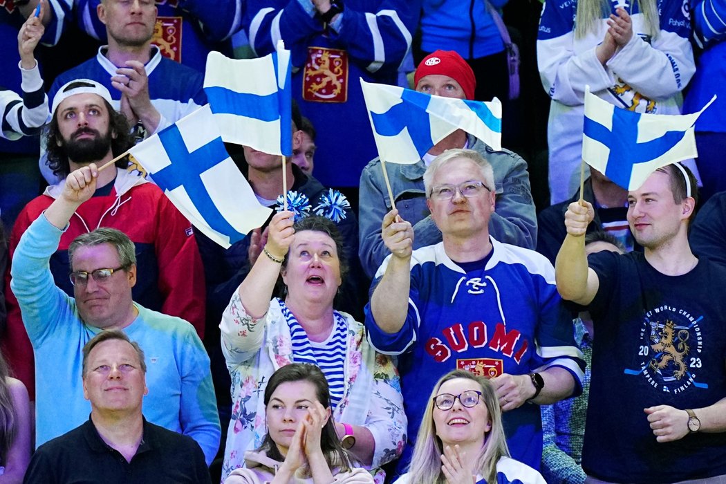 Finští fanoušci během zápasu s Amerikou.