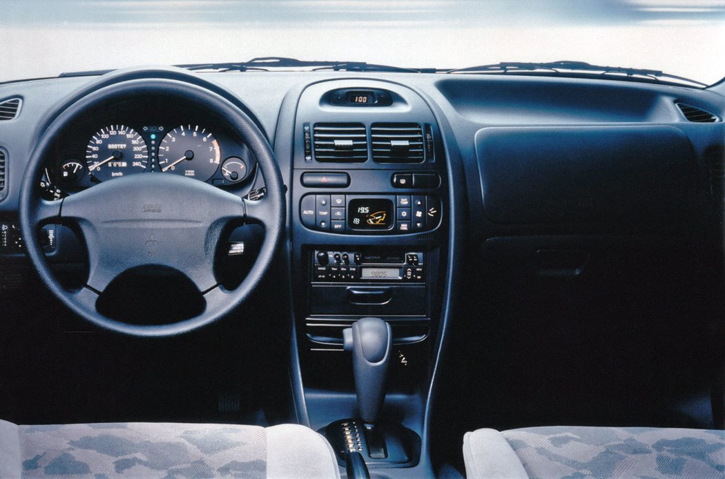 Mitsubishi Carisma 5-door (1995–1999)