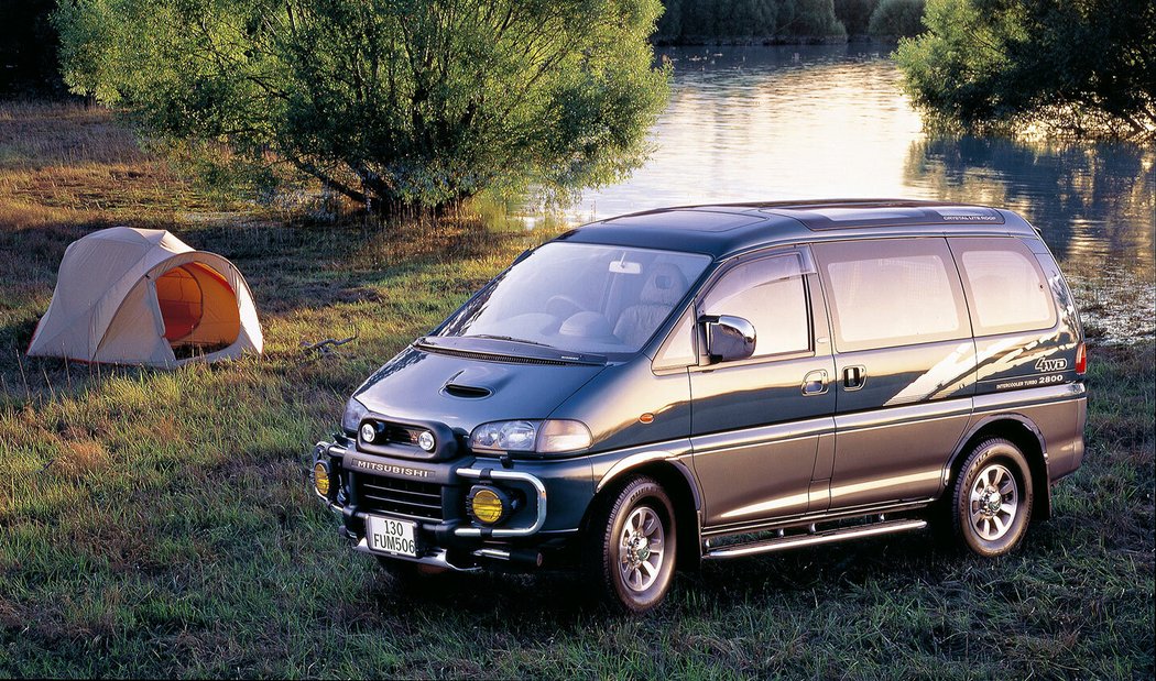 Mitsubishi Delica Space Gear 4WD (1994–1997)