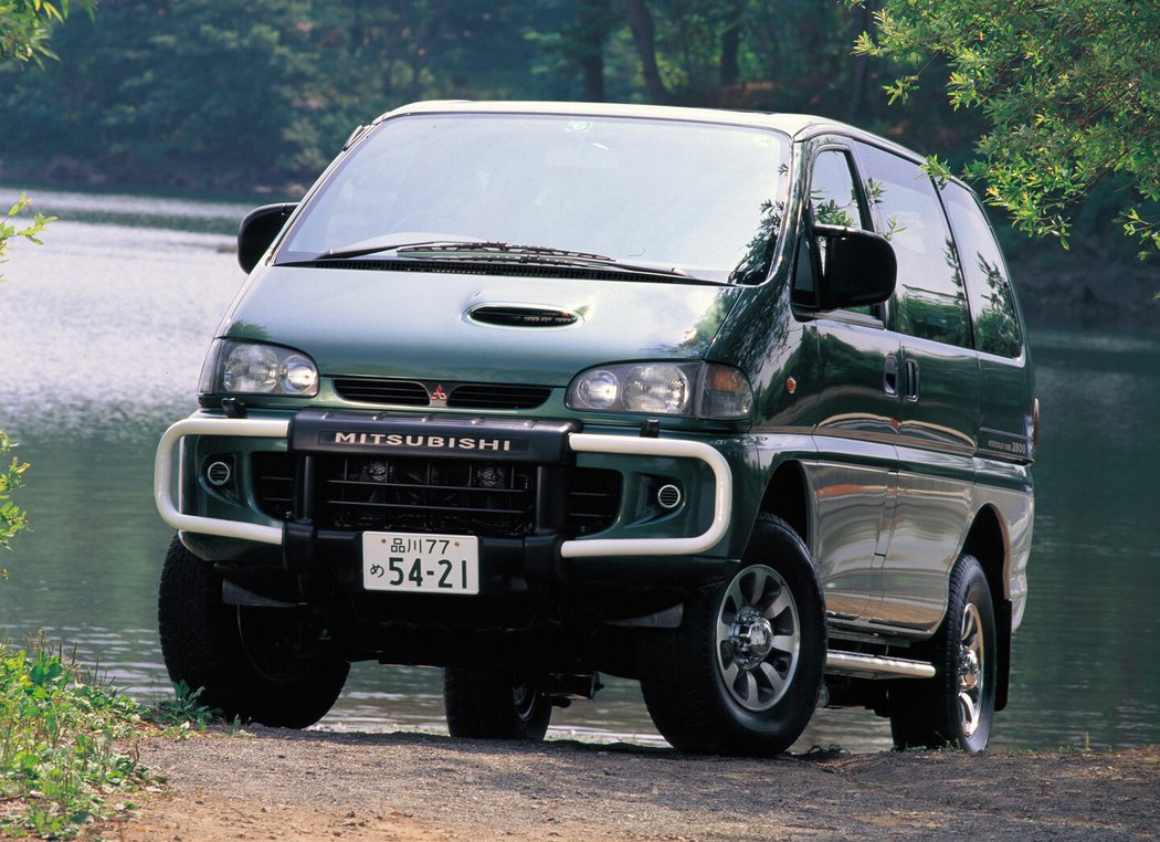 Mitsubishi Delica Space Gear 4WD (1994–1997)