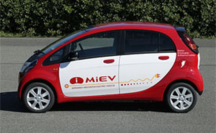 Mitsubishi registruje již 900 objednávek na elektromobil i-MiEV