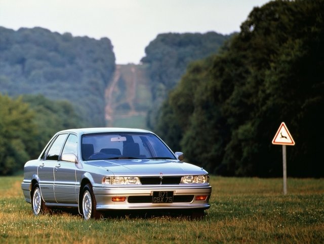 Mitsubishi Galant Dynamic-4 - první auto s pohonem i řízením všech kol 