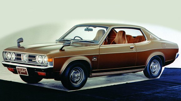 Kupé Mitsubishi Colt Galant druhé generace z roku 1973 mělo zaoblenější tvary připomínající design ve stylu „láhev Coca-Coly“.