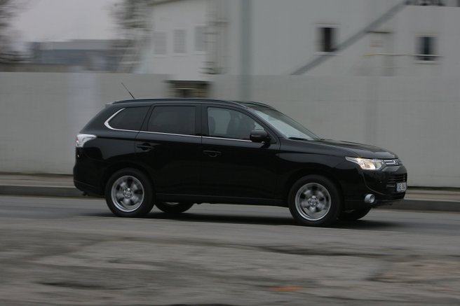 Mitsubishi Outlander 2.2 DI-D AT Instyle