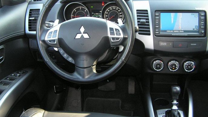 Mitsubishi Outlander 2.2 DI-D TC-SST