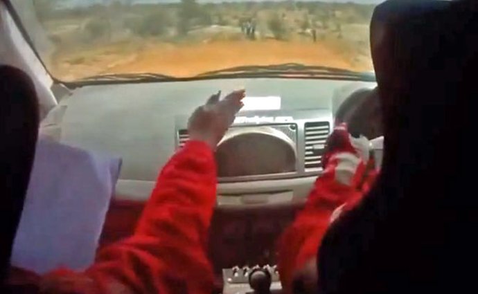 Video: Neschopný jezdec rallye neposlouchá svého spolujezdce