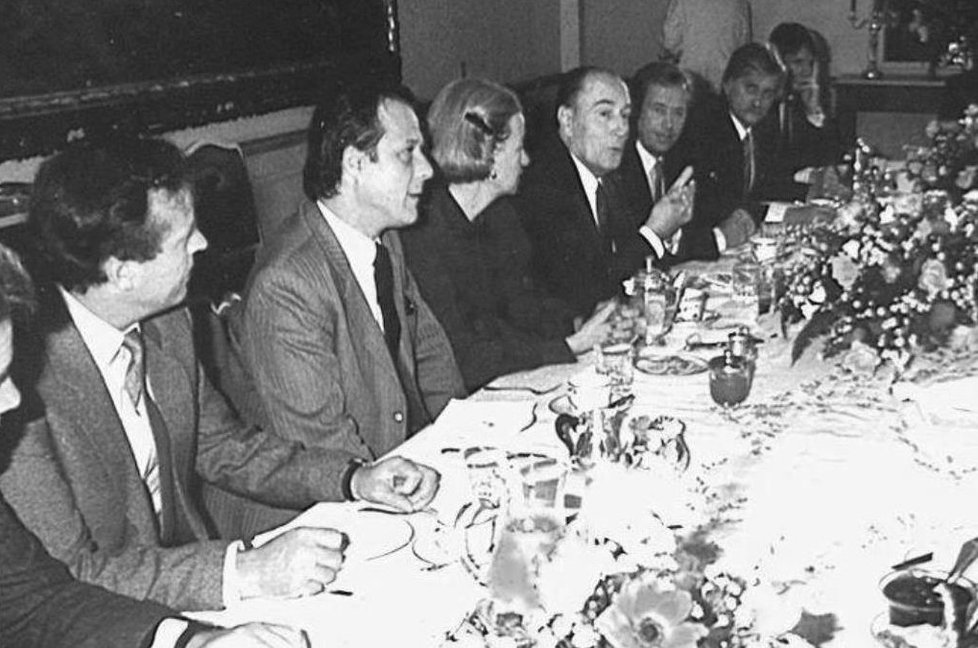 Před 30 lety pohostil francouzský prezident Françoise Mitterrand československé disidenty.