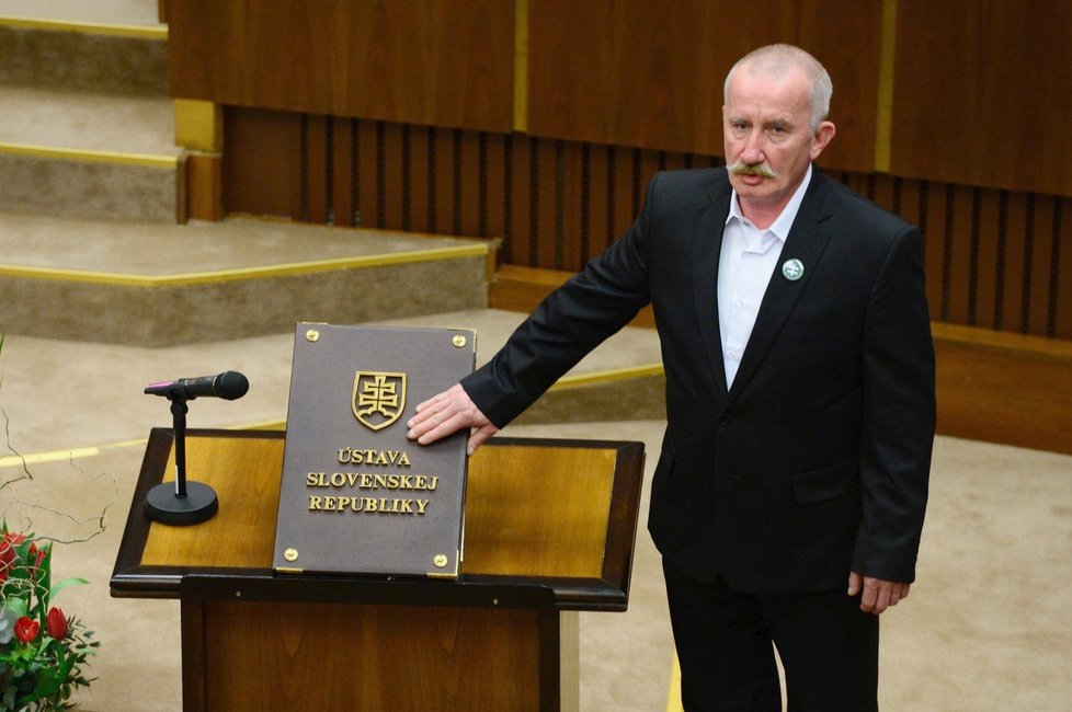 Poslanec Stanislav Mizík skládá poslanecký slib