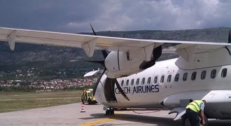 Boleslav letěla do Mostaru malým letadlem, start mezi poli z Hoškovic