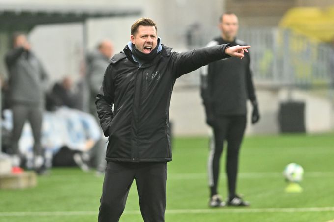 Hradecká vlna: kvůli marodce i (ne)penaltě. Pískat se mělo, říká „žlutý“ trenér Horejš Hradecká vlna: kvůli marodce i (ne)penaltě. Pískat se mělo, říká „žlutý“ trenér Horejš