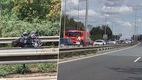 U Mladé Boleslavi se srazila motorka s náklaďákem. Spolujezdkyně na motorce nehodu nepřežila