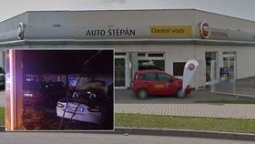 V autosalonu v Mladé Boleslavi vypukl požár. Škoda je 10 milionů.