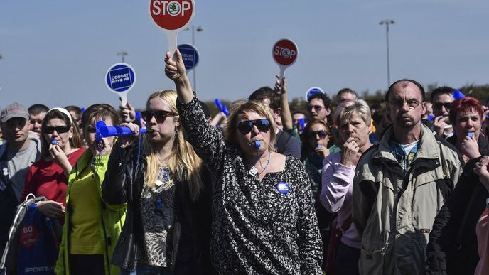 V Mladé Boleslavi demonstrovaly tisíce zaměstnanců Škody za vyšší mzdy V Mladé Boleslavi demonstrovaly tisíce zaměstnanců Škody za vyšší mzdy