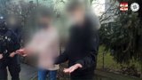 Puberťáci se nudili, vzali fixky a počmárali zastávky v Brně: Rodičům je předali policisté