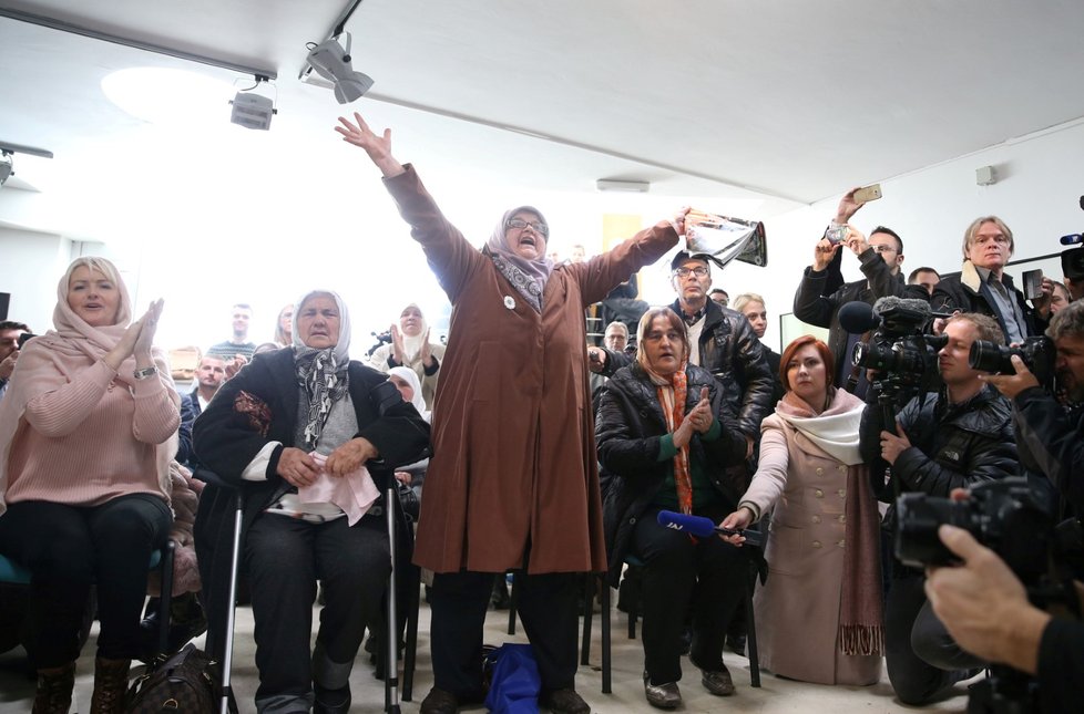 Lidé reagující na Mladičův rozsudek