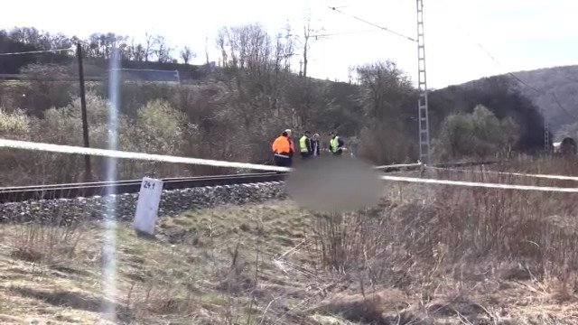 Šestnáctiletý mladík skočil na Slovensku pod kola vlaku. Na místě zemřel.
