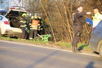 Tragická nehoda v Praze: Motorkář nepřežil srážku s osobákem