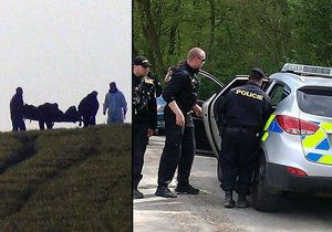 Na cestě u Mladé Boleslavi našli mrtvého a těžce zraněného. Policie už dopadla podezřelého.