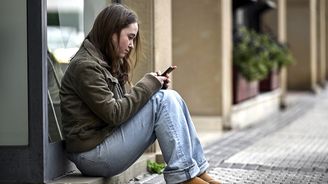 Bez čeho se dnes neobejdeme? Uhádněte, co je pro mladé Čechy důležitější než vlastní bydlení Bez čeho se dnes neobejdeme? Uhádněte, co je pro mladé Čechy důležitější než vlastní bydlení