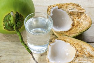 Zázrak jménem kokosová voda: Proč je dobré ji pít? 