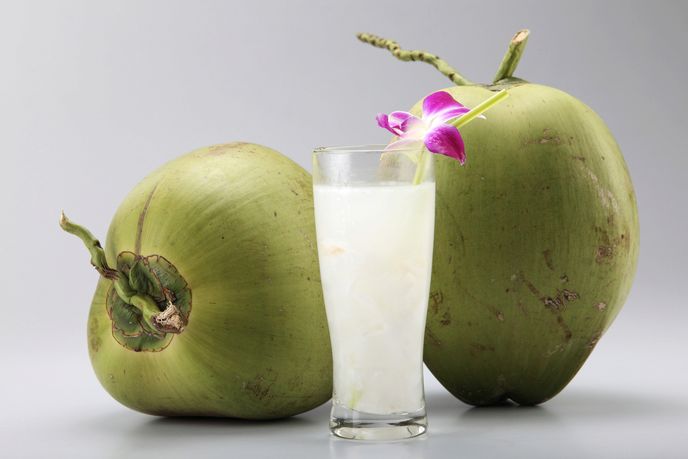 Kokosová voda ale musí být z mladého kokosu, jinak všechny látky z ní přejdu do tvrdého vnitřku. 