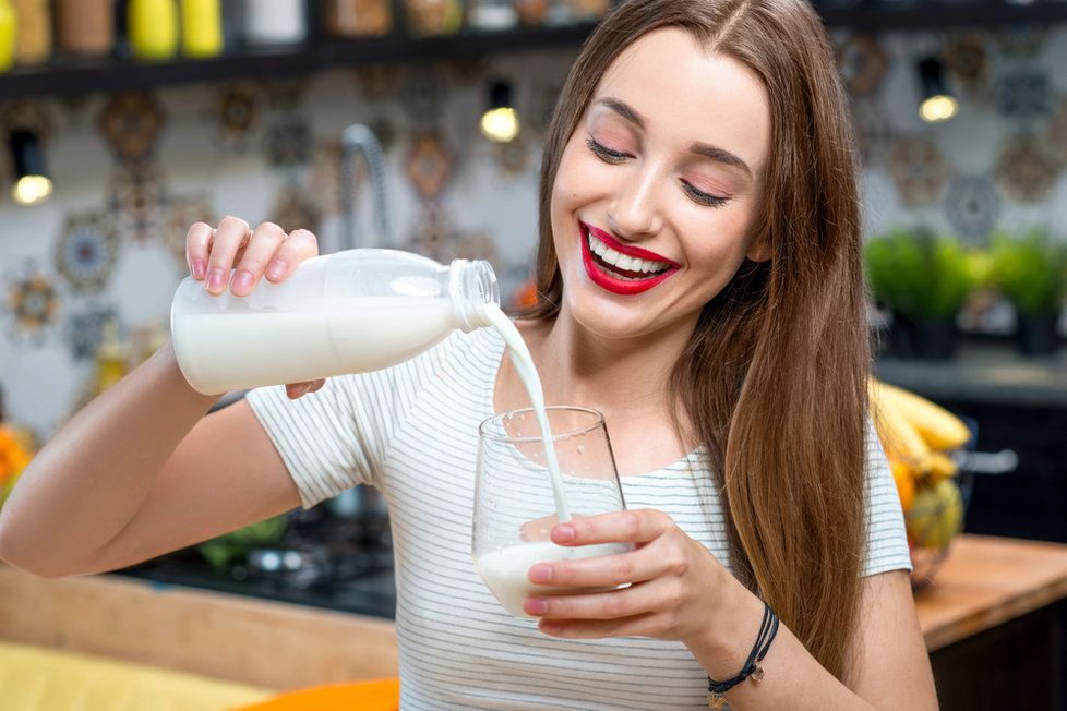 Mléko a mléčné výrobky jsou opředeny mnoha mýty, třeba tím, že jsou pro zdraví nebezpečné. To je ale nesmysl, mléko k životu potřebujeme.