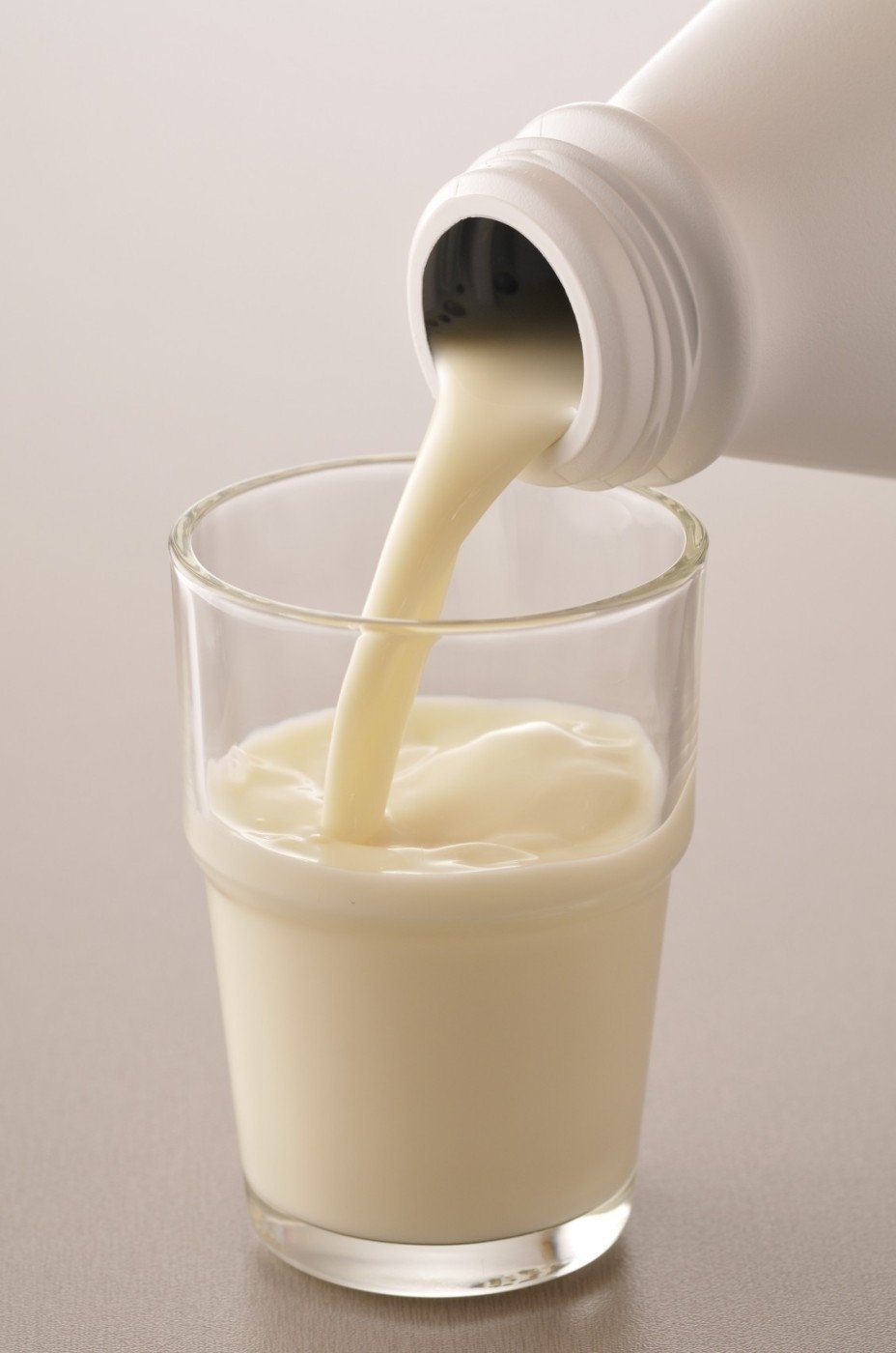 Kvalitní mléko dnes nekoupíte pod 20 Kč.