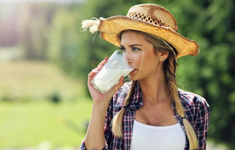 7 nejčastějších mýtů o kravském mléce. Věříte jim?
