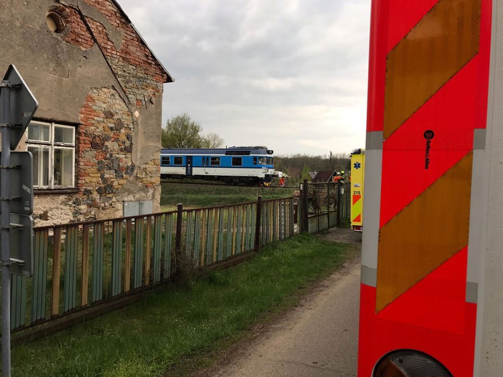 Na Mělnicku srazil vlak dvě dívky. Na místě zemřely!