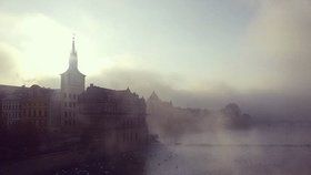 Mlha v Praze (ilustrační foto)