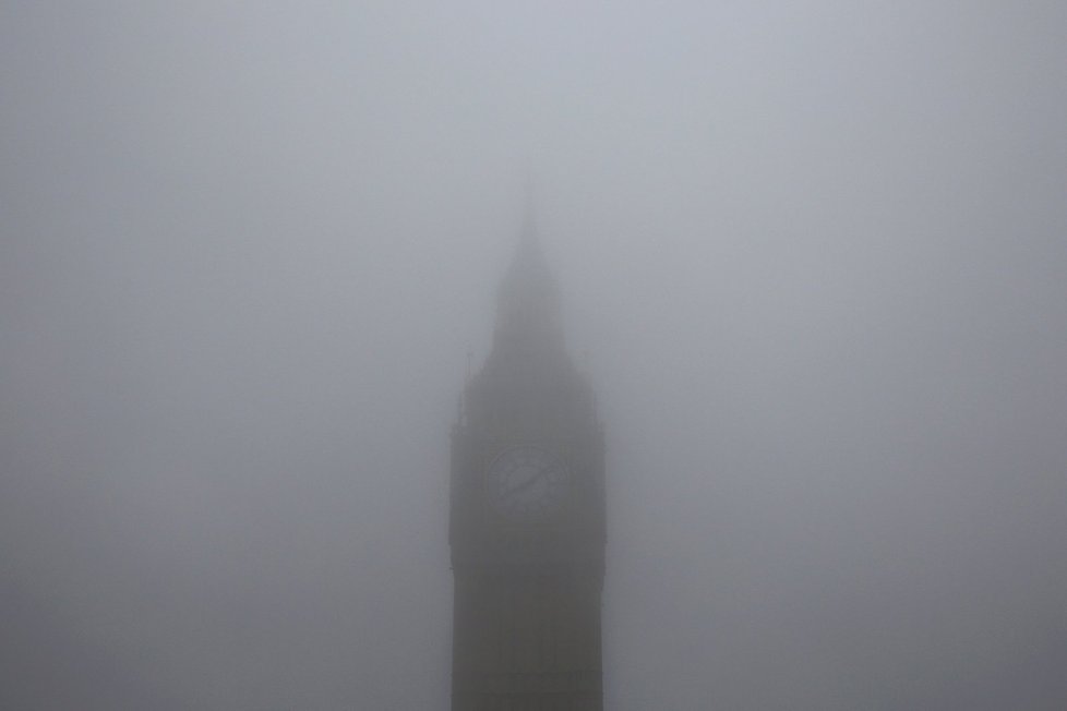 Londýn pod rouškou mlhy