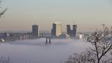 Přes rána čeká na Pražany mlha, že by se dala krájet: Přinese příští týden oteplení, nebo sníh?