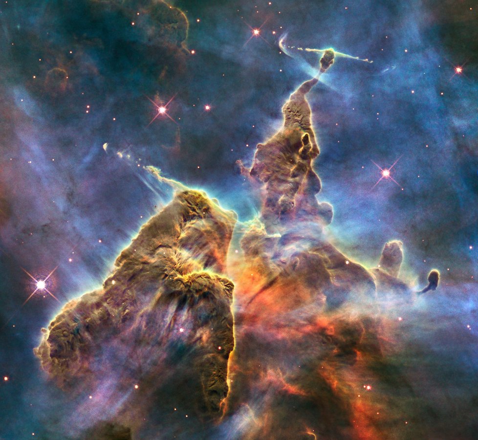 Mlhovina Carina: Hvězdný prach v souhvězdí Lodní kýl (Carina) vytváří obrovskou mlhovinu. Od Země je vzdálená až sedm a půl tisíce světelných let a pozorovatelná je z jižní polokoule. Část mlhoviny - hora plynu a prachu - na snímku je vysoká tři světelné roky.