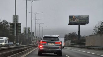 Mlhovkáři bojují o zlato! Hledáme nejhorší nešvar řidičů Mlhovkáři bojují o zlato! Hledáme nejhorší nešvar řidičů