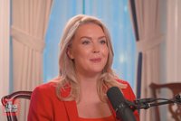 Mluvčí Bílého domu Leavittová o vztahu s o 32 let starším mužem: Rodiče s tím měli problém!